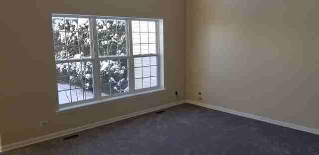 1042 Viewpoint Dr - Photo 3 of 14