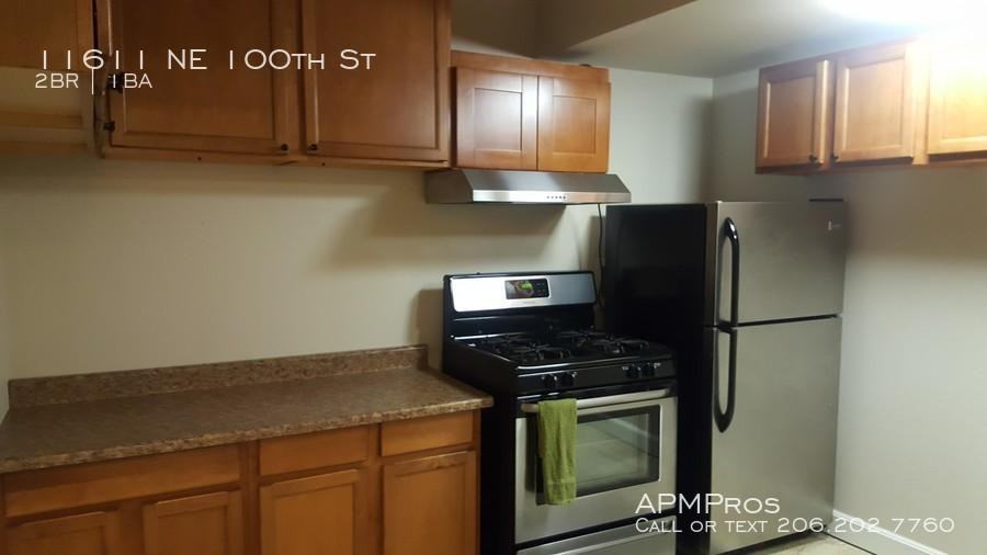 11611 NE 100th St - Photo 3 of 9