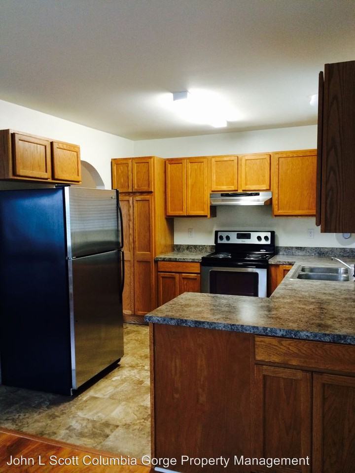 405 Willow St - Photo 3 of 5