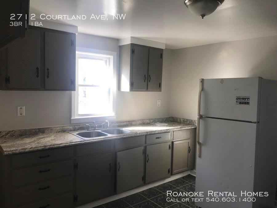 2712 Courtland Rd NW - Photo 3 of 8