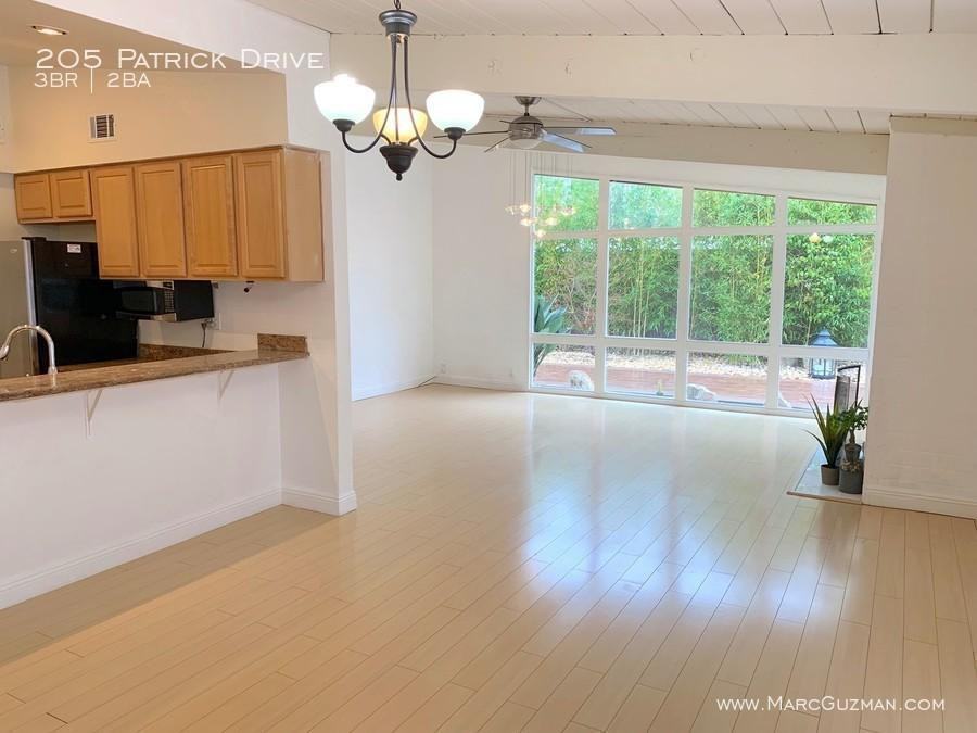 205 Patrick Dr - Photo 3 of 11