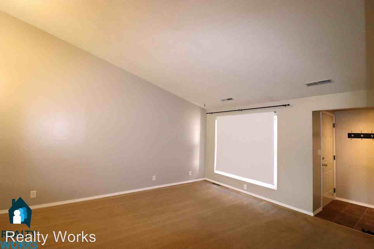 4035 Ballard Cir - Photo 3 of 15