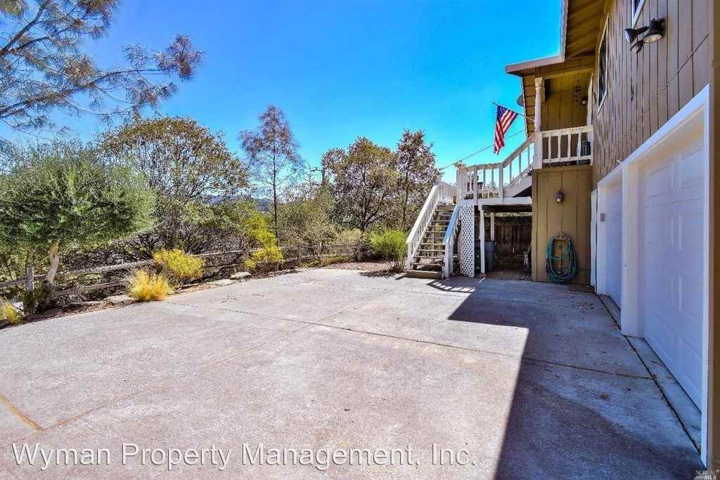 255 Country Club Ln - Photo 2 of 19