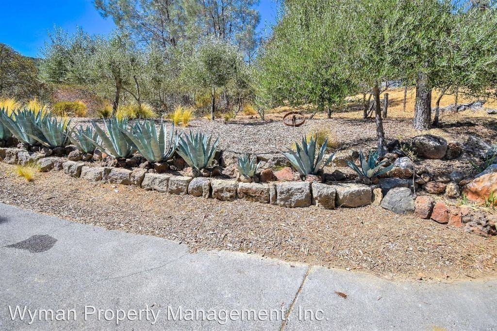 255 Country Club Ln - Photo 3 of 19