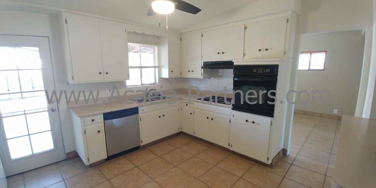 5611 E Kelso St - Photo 4 of 20