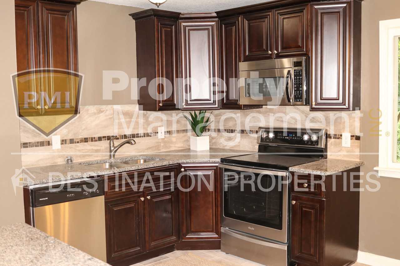 9116 Wornall Rd - Photo 2 of 9