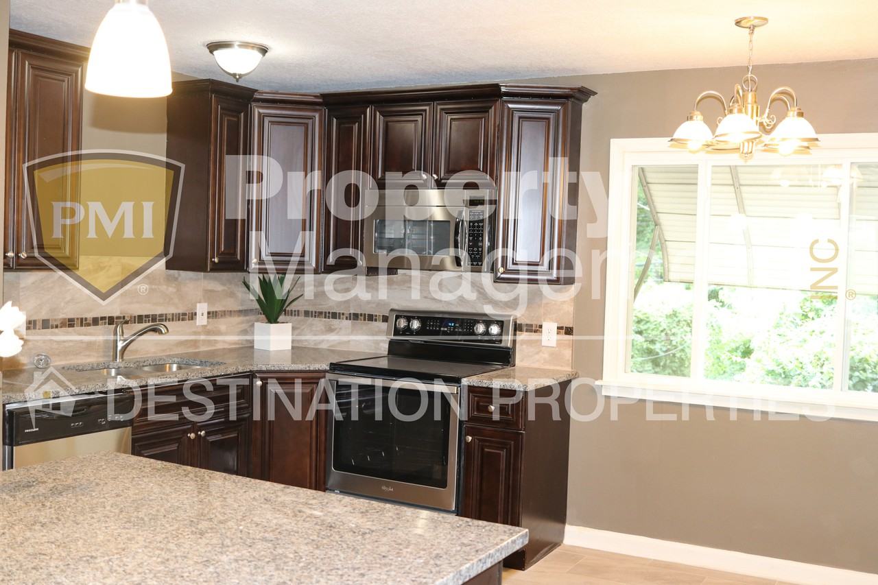 9116 Wornall Rd - Photo 3 of 9