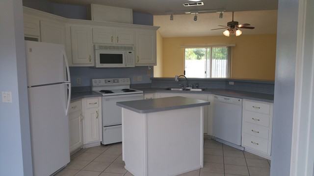 1512 Sandcliff Dr - Photo 3 of 18