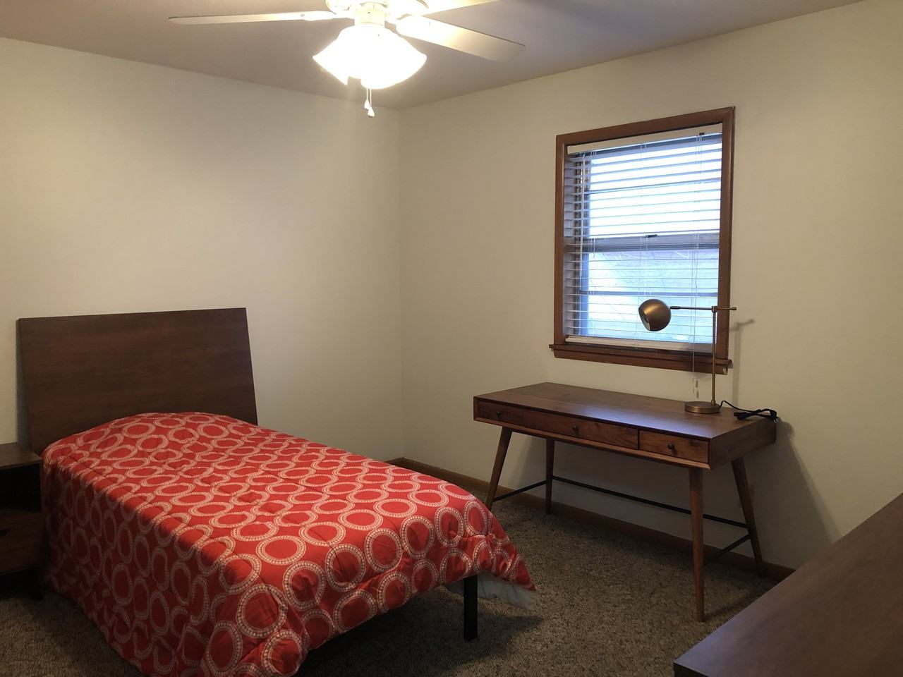 1215 E Elm St - Photo 2 of 4