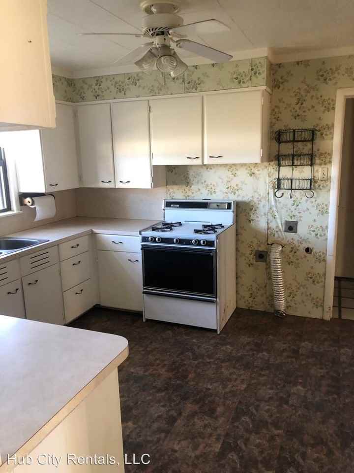 413 E 4th St - Photo 2 of 13