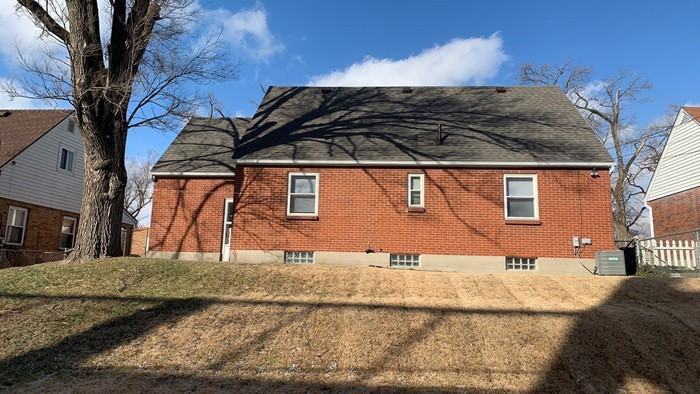 1044 Sherwood Dr - Photo 2 of 17