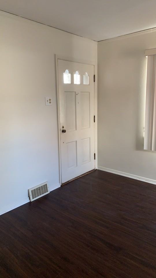 1044 Sherwood Dr - Photo 3 of 17