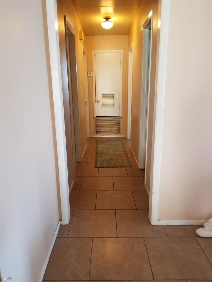 1105 S Dexter Dr - Photo 3 of 7