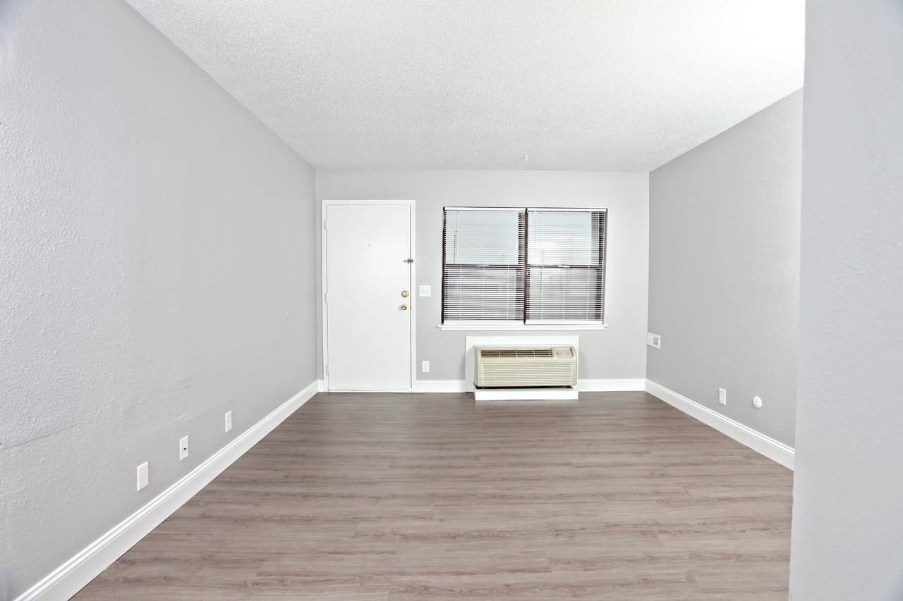 Westport Apartments - Photo 3 of 39