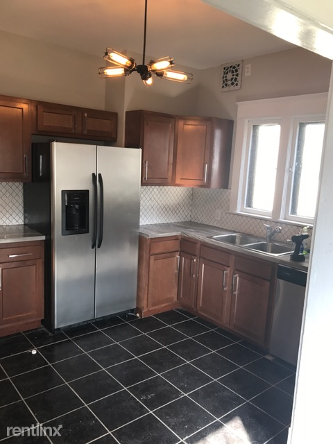 1316 Bemis St SE - Photo 2 of 10