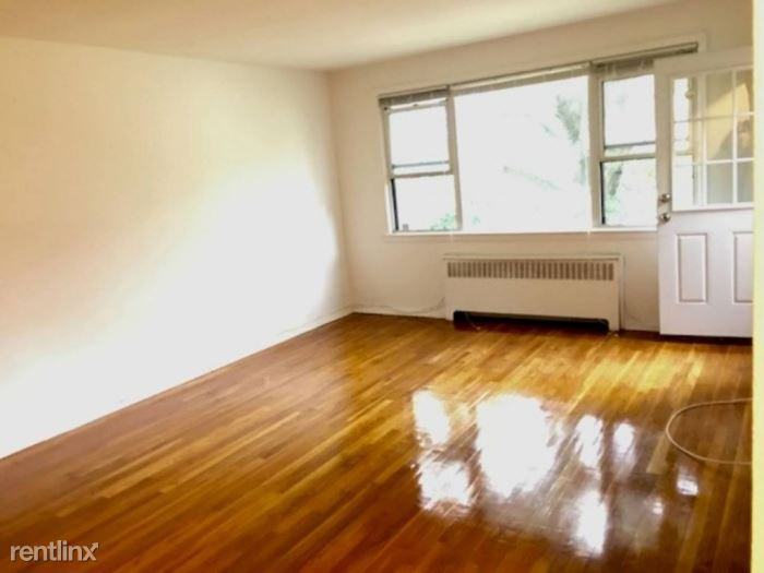 Spacious 2 Bedroom 2 Bathroom Apt in Garden Style Complex - H/HW/G - Private Terrace - Tarrytown - Photo 2 of 7