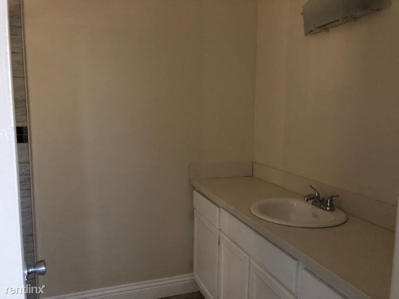 4037 W 111th St - Photo 2 of 10