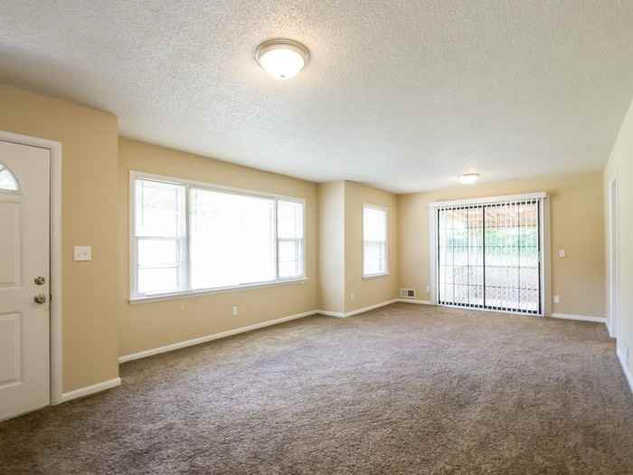 2633 1st St NE - Photo 2 of 8
