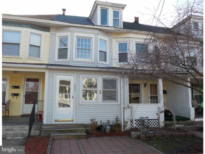 203 Anderson Ave - Photo 2 of 14