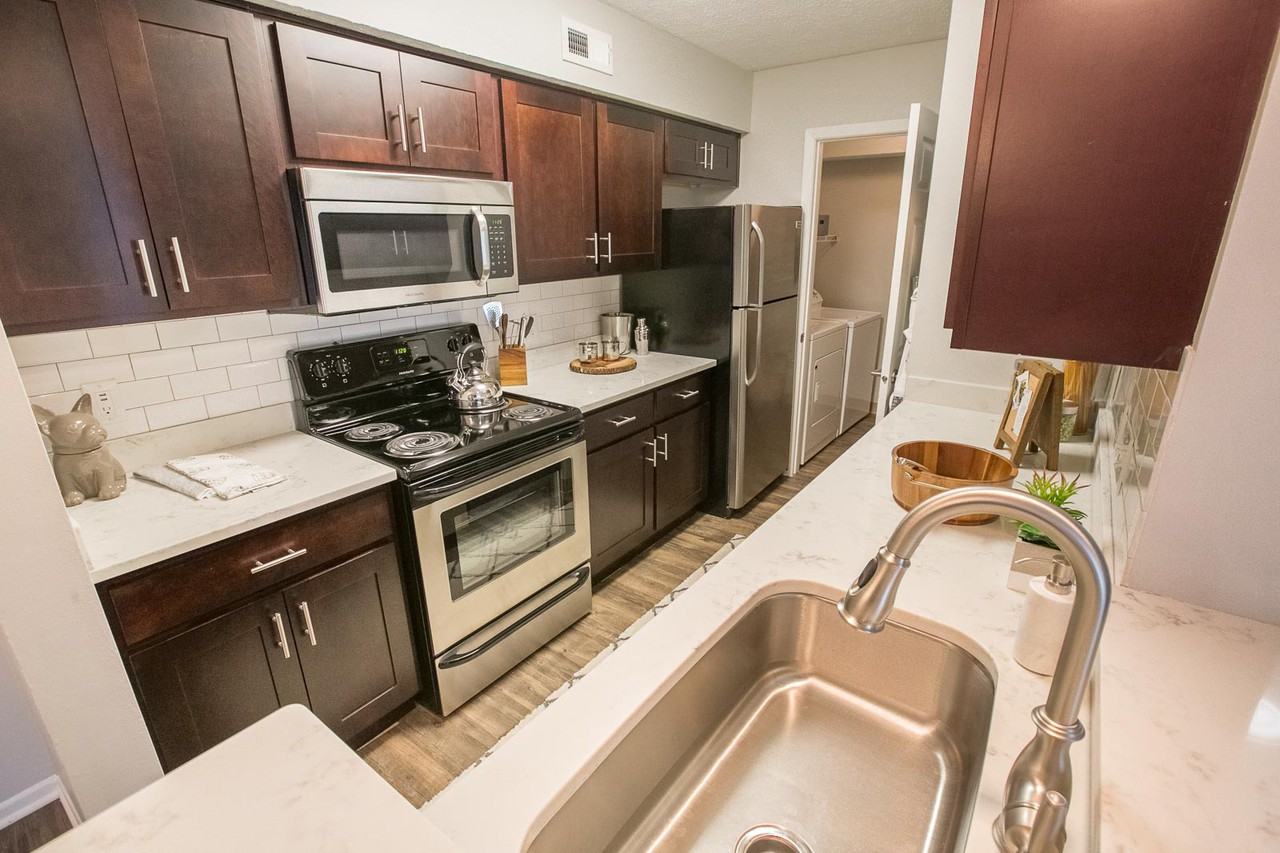 Hunter's Chase Apartments - Photo 3 of 26