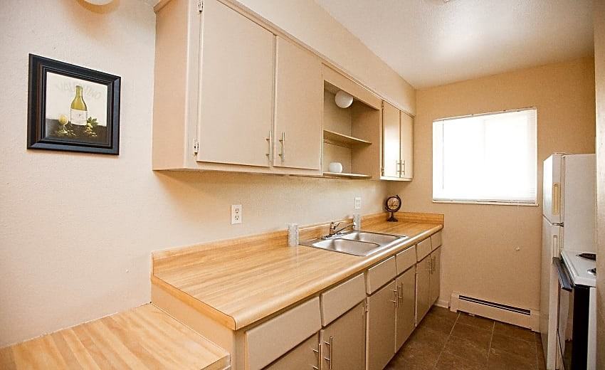 Country Club Apartments - Photo 3 of 9