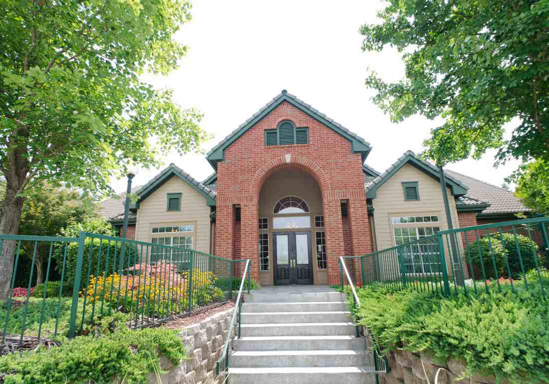 Pinnacle Heights - Photo 2 of 21