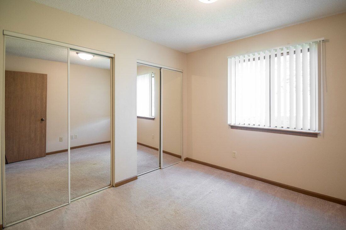 Crystal Ridge Apartments & Townhomes - Photo 3 of 12