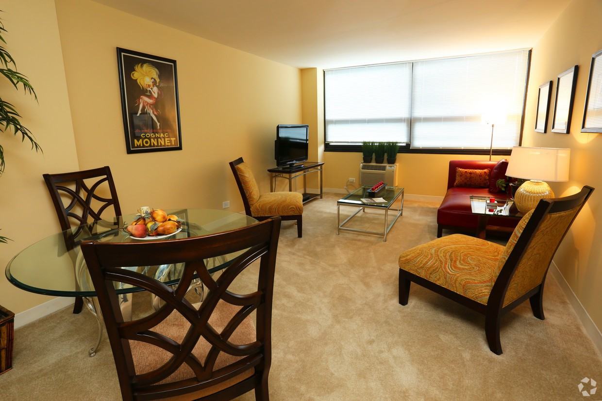 Sheridan-Gunnison Apartments - Photo 2 of 13