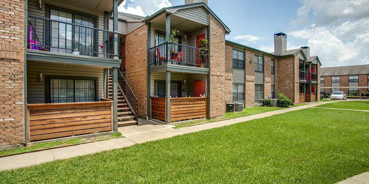 Forty200 Apartment Homes - Photo 2 of 23