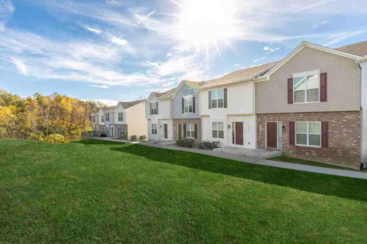 Parkway Oaks - Photo 2 of 17