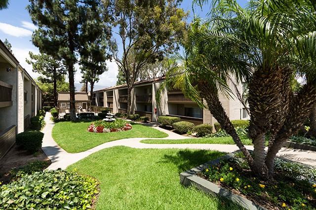 477 W Bonita Ave - Photo 3 of 12