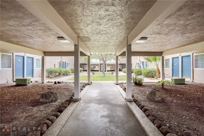 13897 Doolittle Dr - Photo 3 of 8