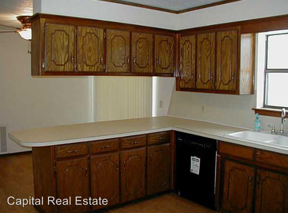 18115 NE 27th St - Photo 3 of 11