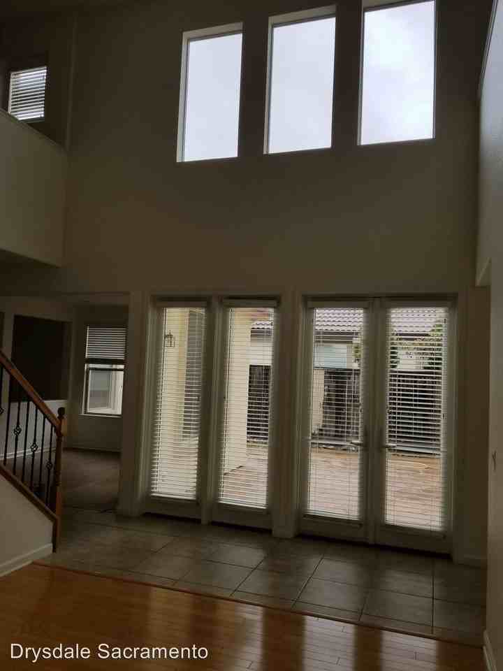 1082 Smith Way - Photo 2 of 31
