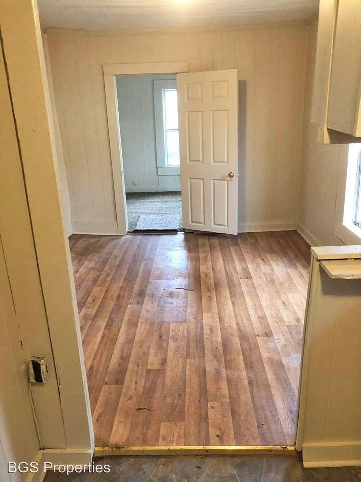206 Hawthorne Ave - Photo 2 of 9