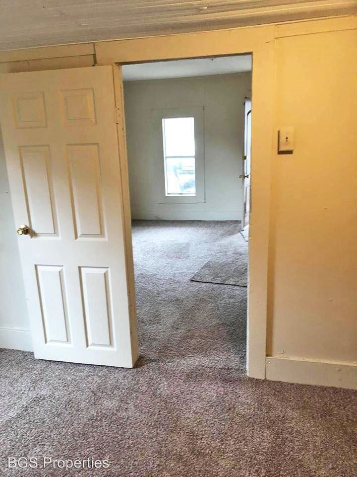 206 Hawthorne Ave - Photo 3 of 9