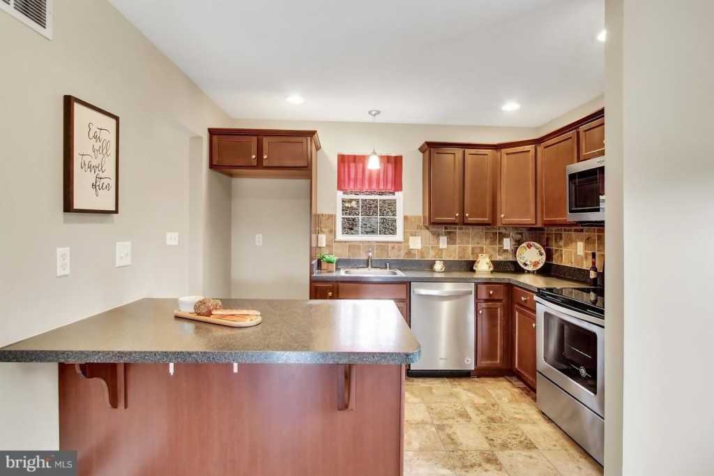 814 Chestnut St - Photo 2 of 32