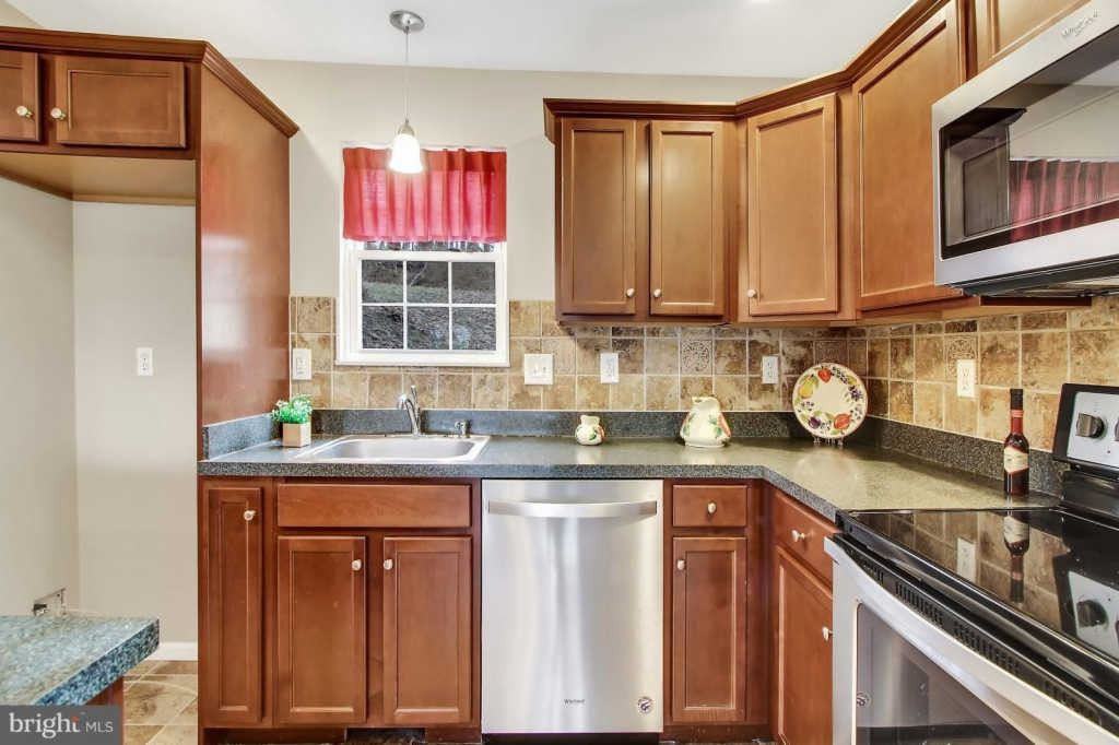 814 Chestnut St - Photo 3 of 32