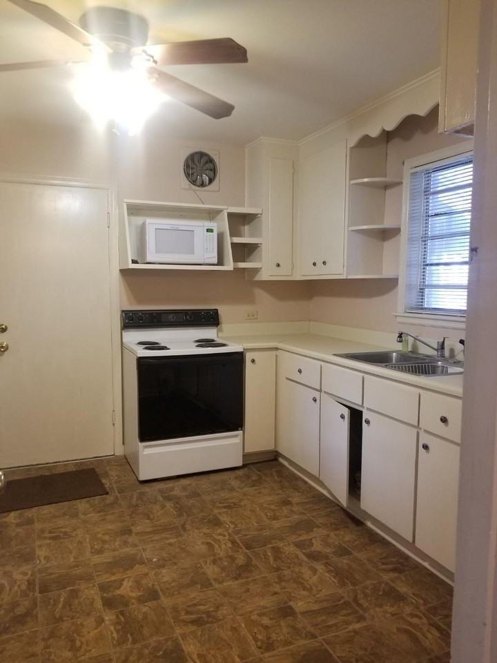 626 Columbus Drive - Photo 2 of 9
