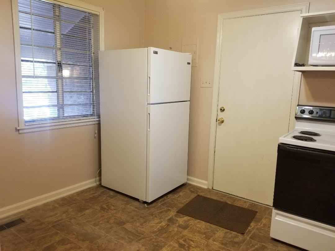 626 Columbus Drive - Photo 3 of 9