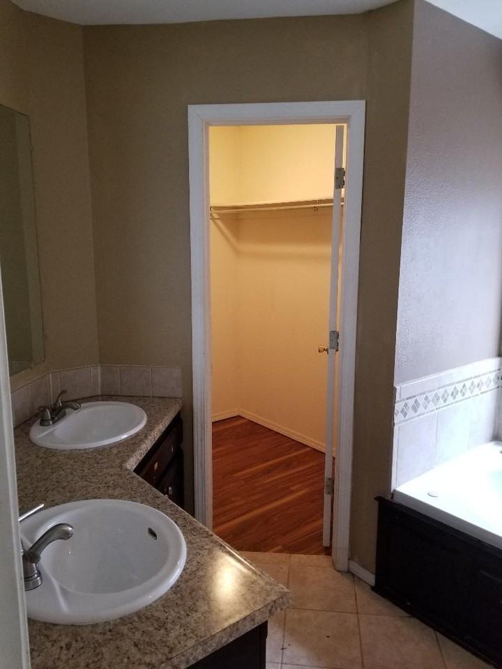 1013 Blue Stem Rd - Photo 2 of 15