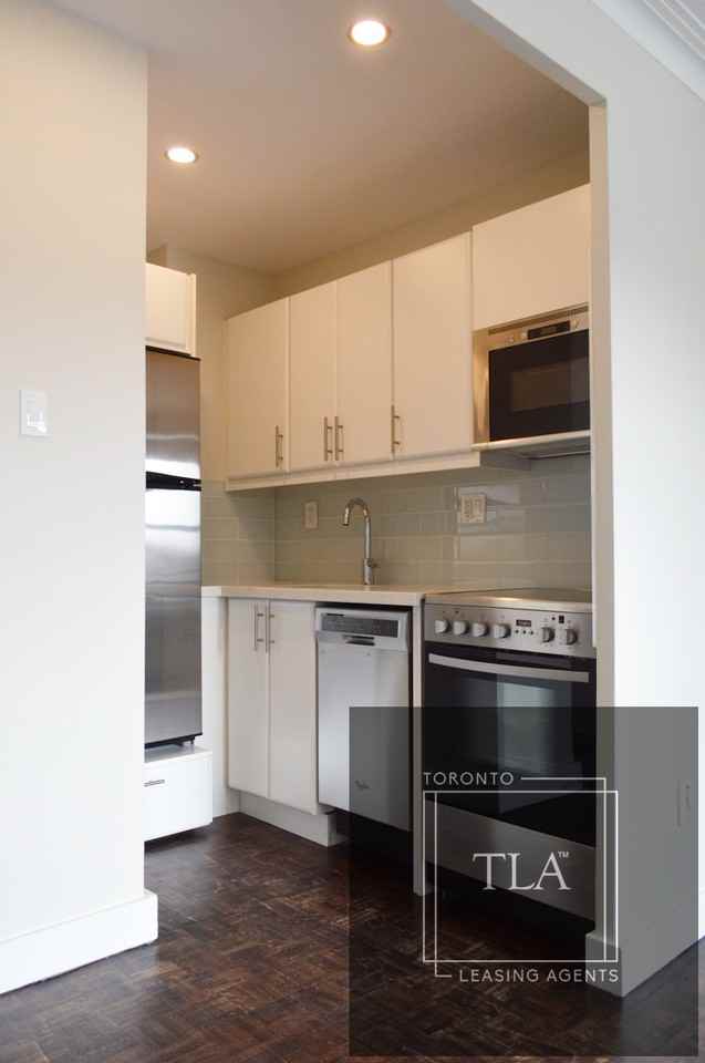 Cosburn Ave & Broadview Ave