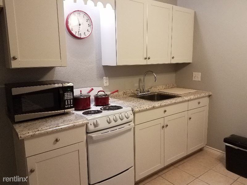 930 N Rife St - Photo 2 of 6