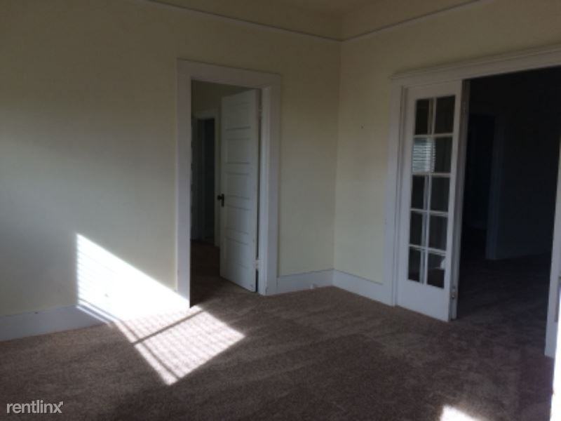 928 Spring St - Photo 3 of 9