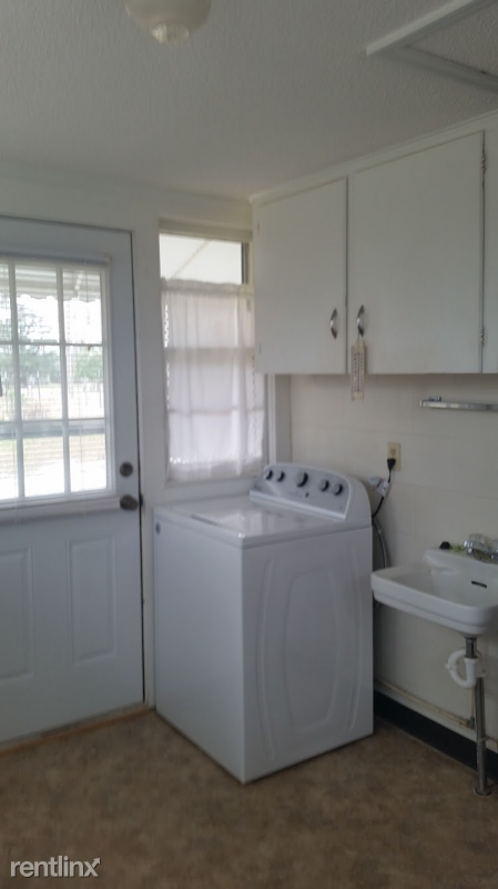 1319 Windmill Rd - Photo 3 of 10