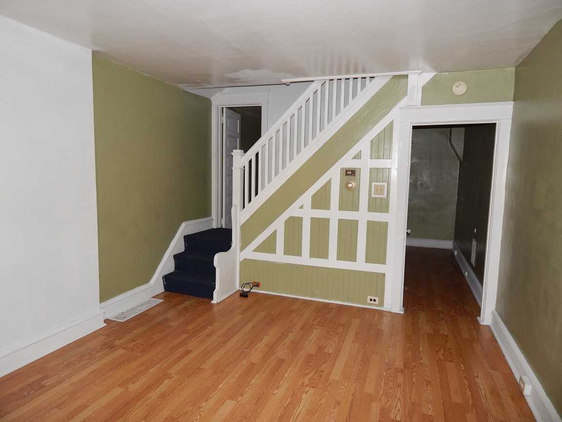 1241 Mulberry St - Photo 3 of 7