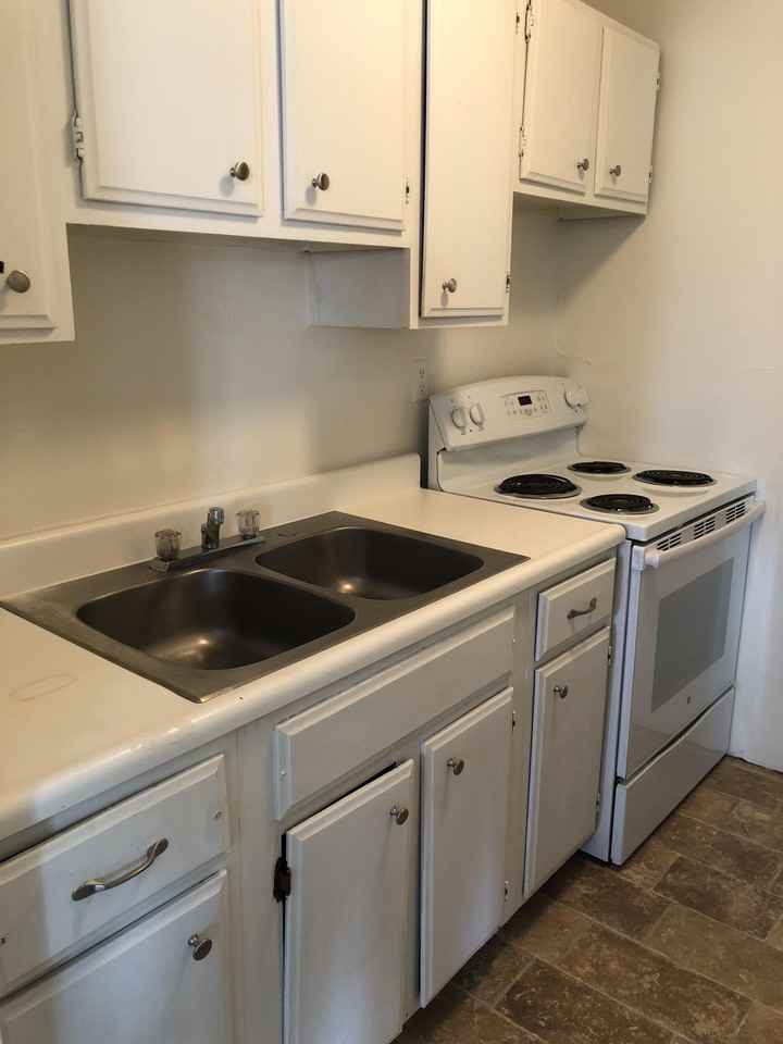 202 E John - Photo 2 of 17