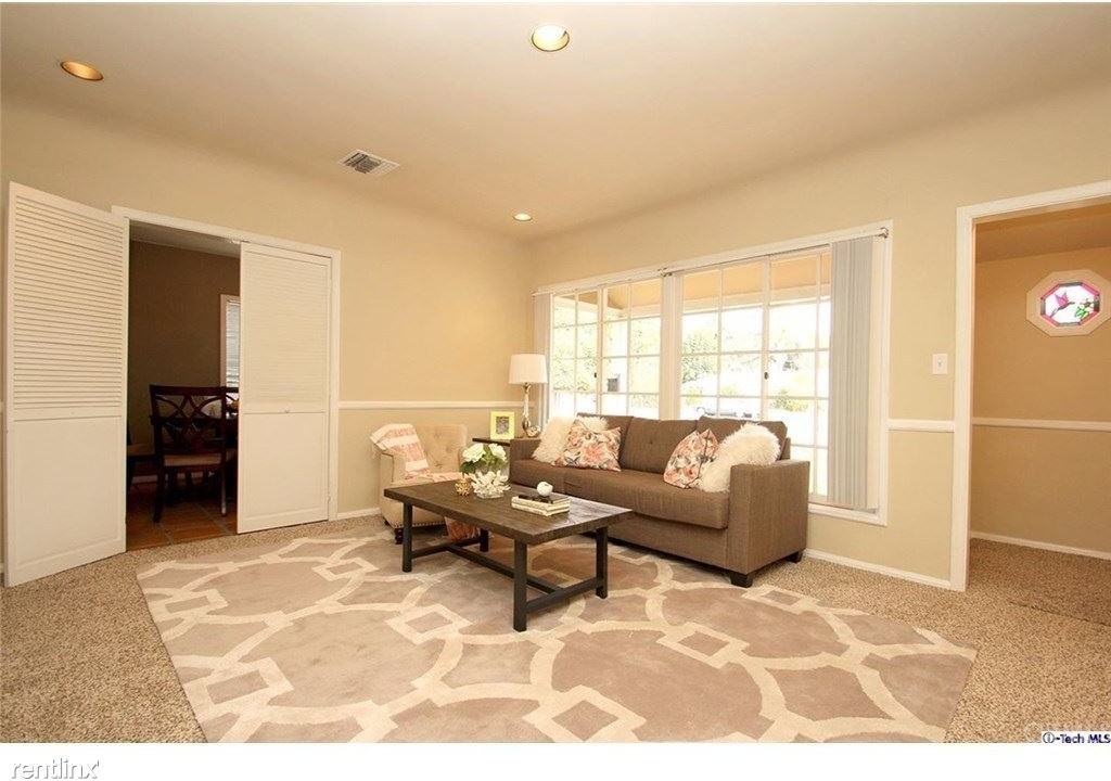 10115 Haskell Ave - Photo 2 of 22