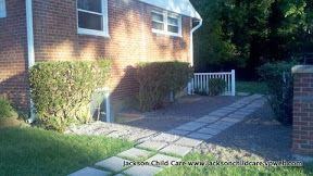 7502 Jervis St - Photo 3 of 6