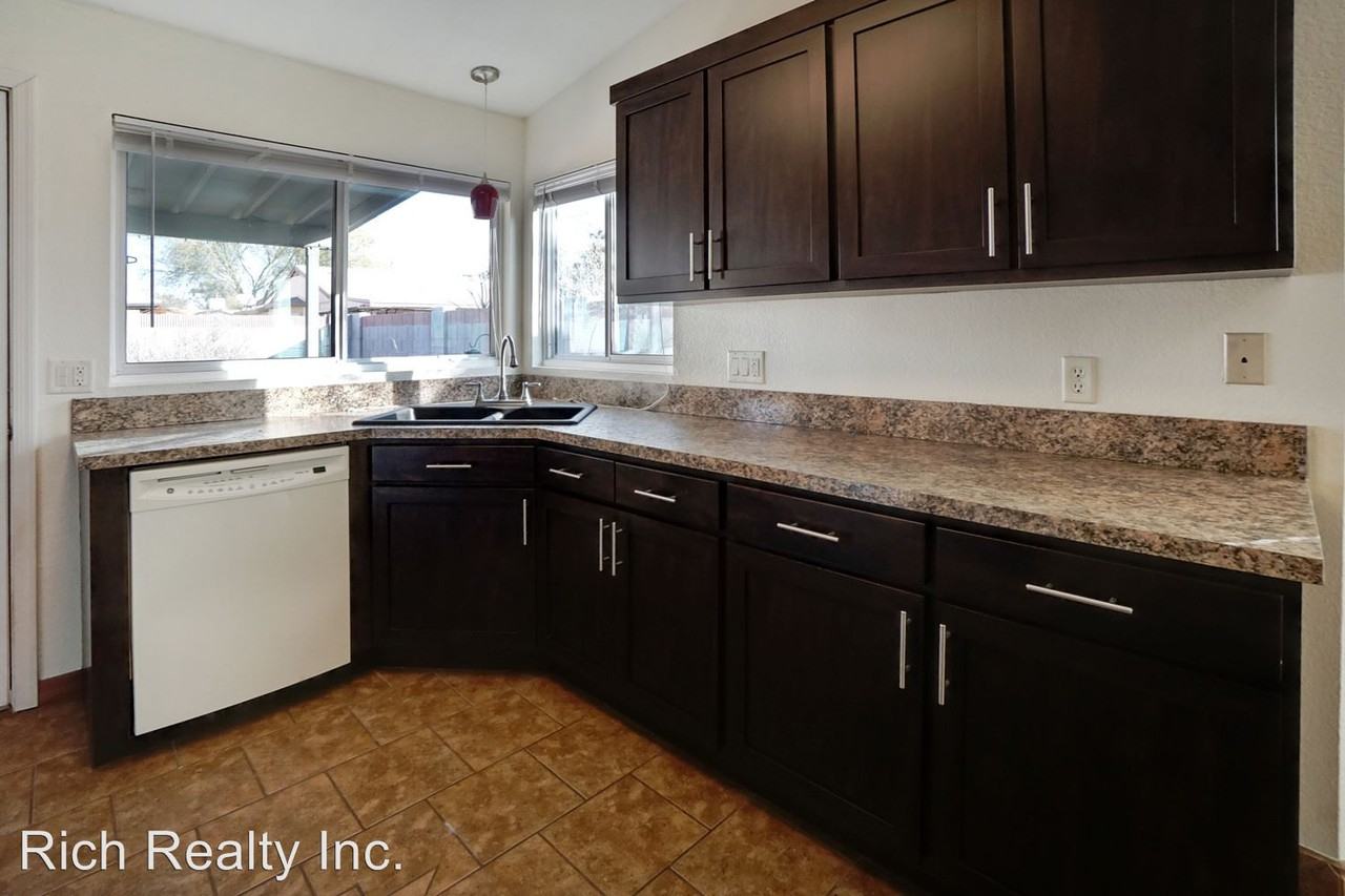 2550 W Falbrook Way - Photo 3 of 8